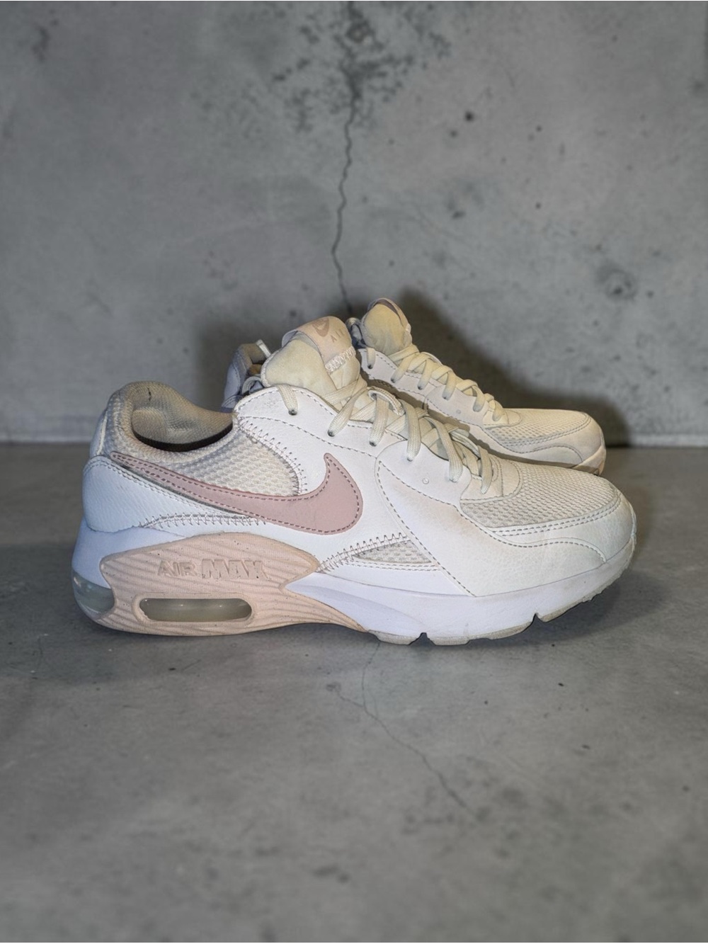 Nike Women’s White Sneakers with Pale Pink Swoosh